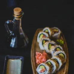 Salmon & Avocado Sushi Roll